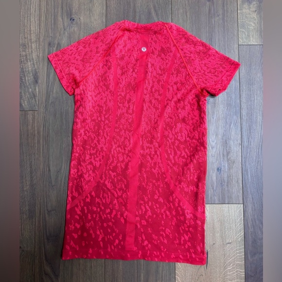 Lulu Swiftly Tee - Picture 2 of 4